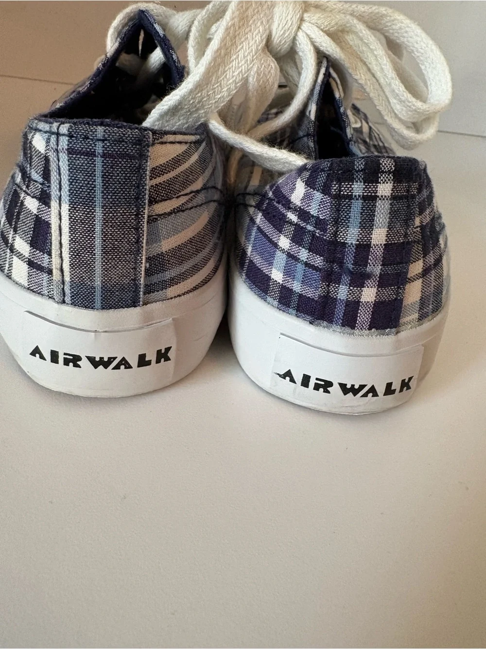 Airwalk Plaid Canvas Low-Top Sneakers in Size Boys 5